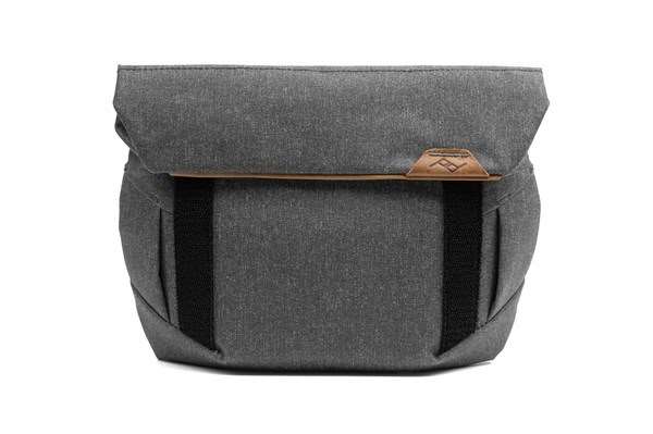 Peak Design Field Pouch Charcoal (PFAS Free)